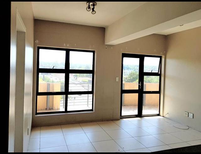 2 BEDROOM TOWNHOUSE FOR SALE IN BRAAMFONTEIN